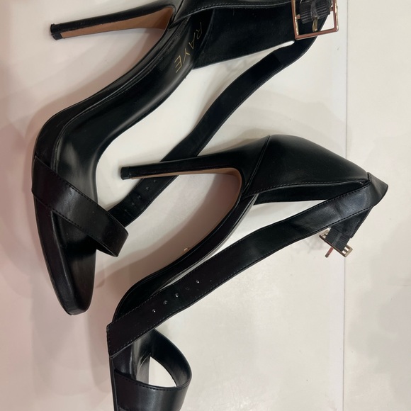 Raye Allure Heels
Black stilletos - Picture 3 of 4